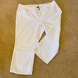 A.n.a Crop white denim jeans. Women’s Size 20 W.